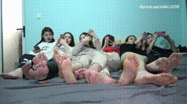 【KM摄影】4K 111 6位美女在床上展示诱人美足封面图