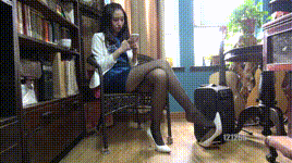 【KM摄影】4K 160 美女岚岚修长的大腿配上黑丝封面图